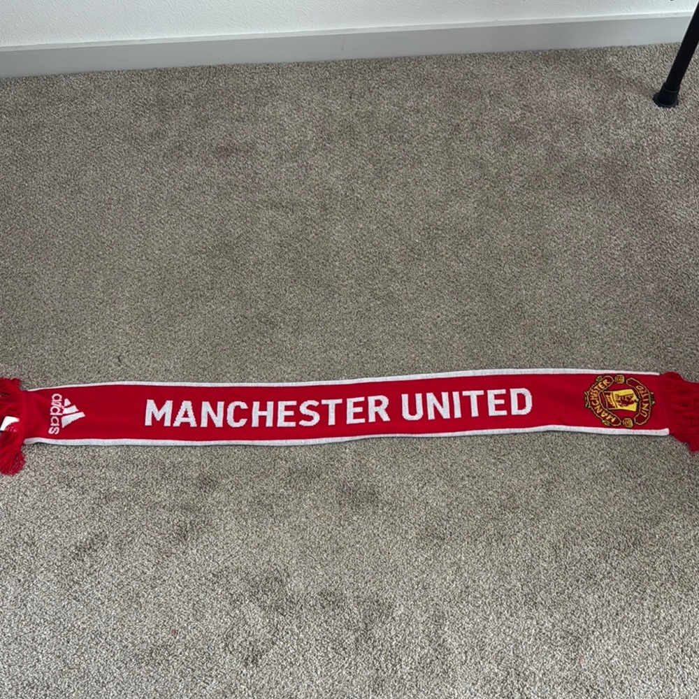 Adidas Red Manchester United Scarf